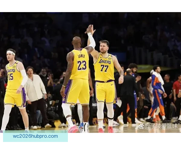 詹姆斯助湖人逆转勇士 全场砍下40分成为焦点 本赛季首次迎战季后赛劲敌